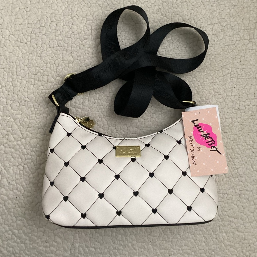 Betsey Johnson, White/Black LBLOLA Crossbody, NWT